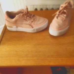 Womans puma sneakers